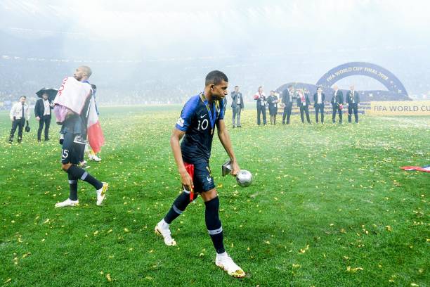 皮球划出一 皮球划出一